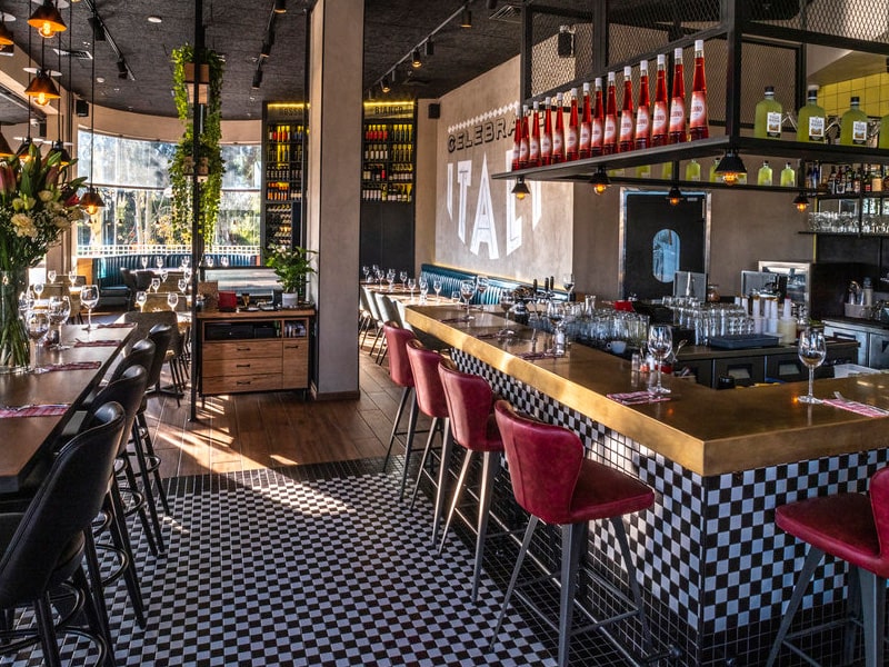 Kinh nghiệm thiết kế quầy bar cafe vừa đẹp vừa chất chủ quán cần tham khảo.